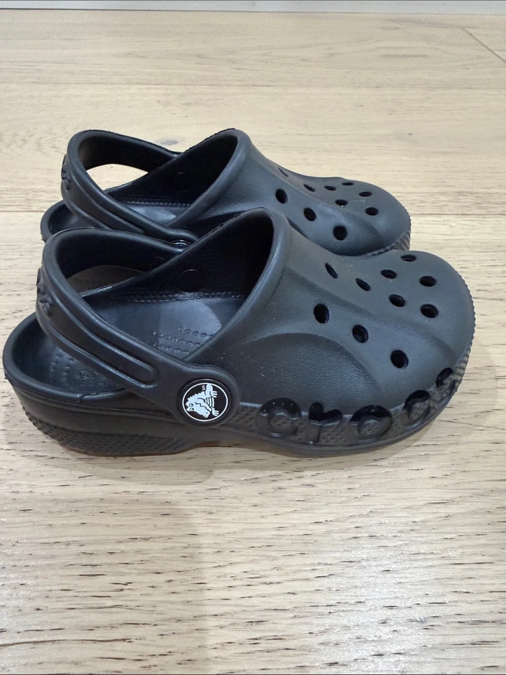 Toddler crocs black size 9